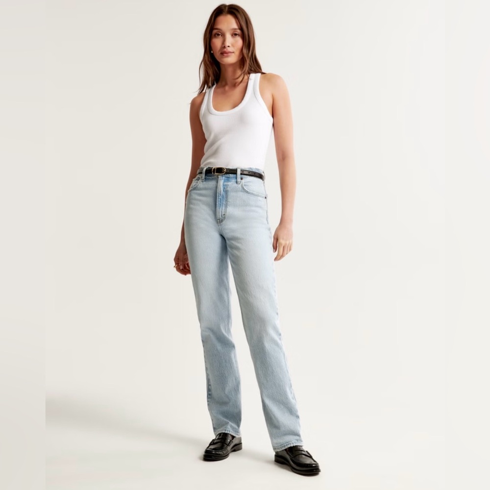 abercrombie the 90s straight ultra high rise // size 31 // light wash denim